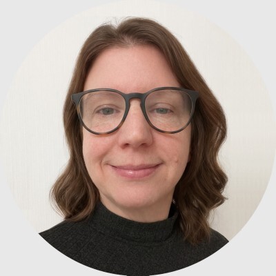 Headshot of Erena Langley, Director of Regulatory Solutions at NAVEX
